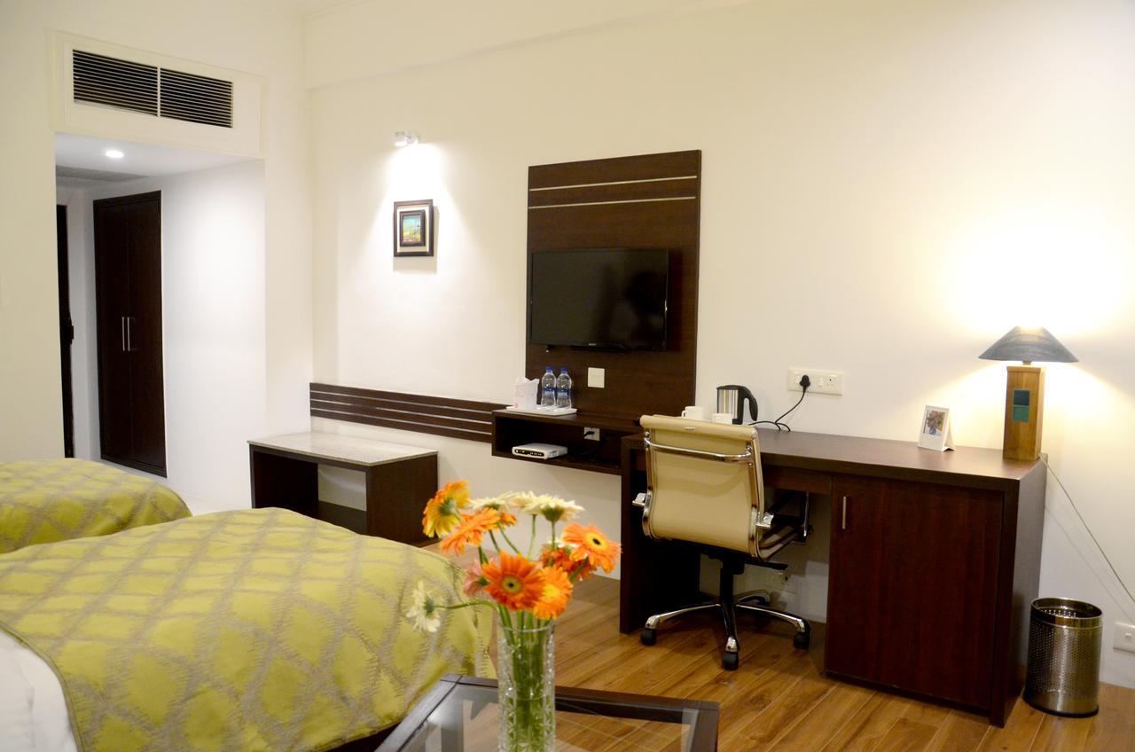 Diamond Hotel Varanasi Room photo